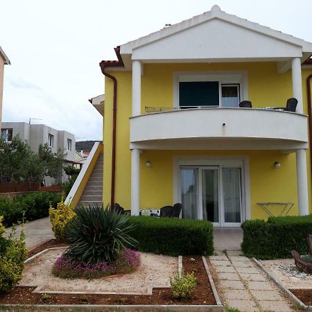 Apartments Laura I Angelina ตรีบูนย์ ภายนอก รูปภาพ