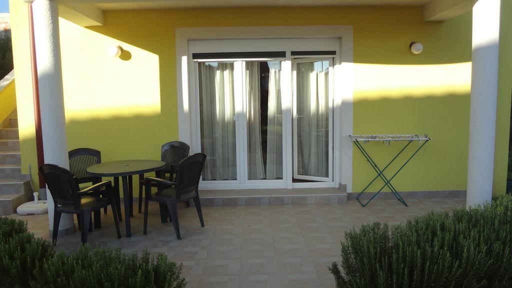 Apartments Laura I Angelina ตรีบูนย์ ห้อง รูปภาพ