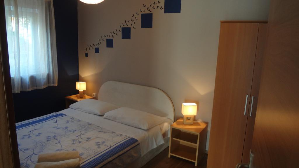 Apartments Laura I Angelina ตรีบูนย์ ภายนอก รูปภาพ