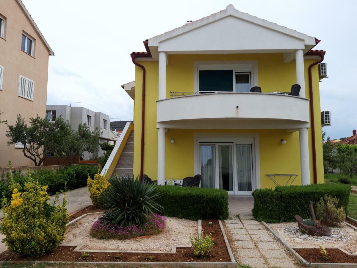 Apartments Laura I Angelina ตรีบูนย์ ภายนอก รูปภาพ