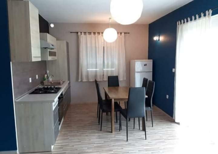 Apartments Laura I Angelina ตรีบูนย์ ภายนอก รูปภาพ